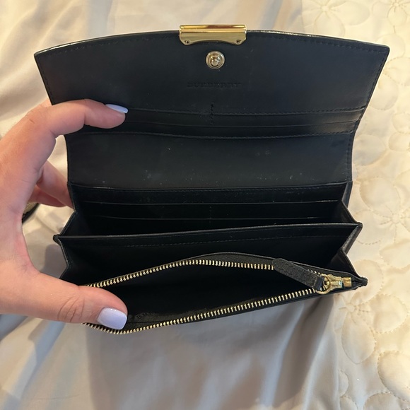 100% Authentic Leather Burberry Wallet - Picture 4 of 4